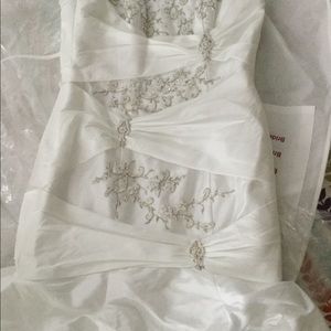 Wedding dress. NWT. 6P